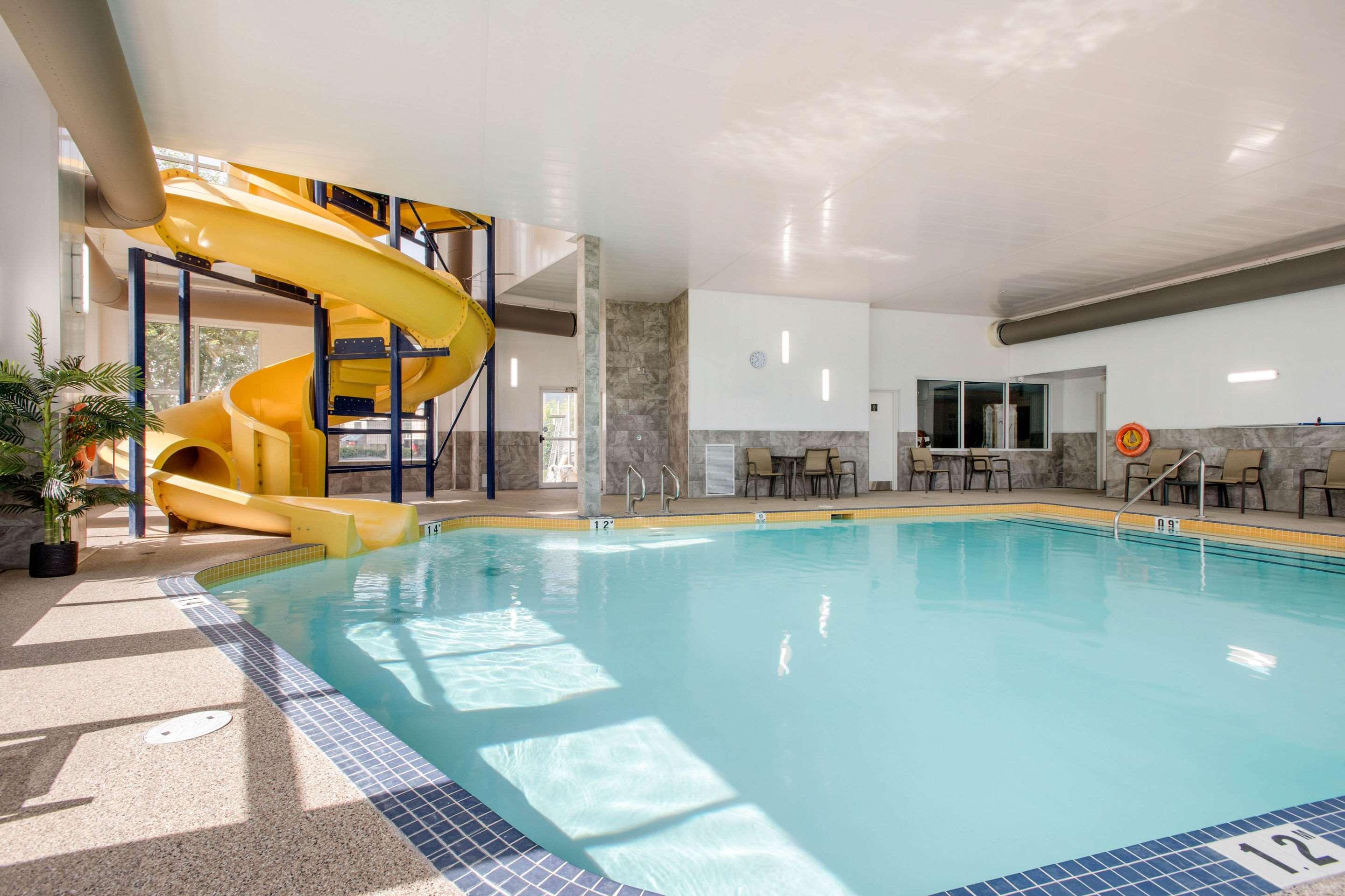 Comfort Inn & Suites Red Deer Ngoại thất bức ảnh