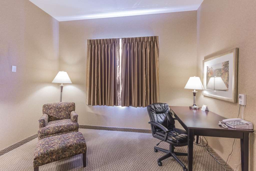 Comfort Inn & Suites Red Deer Phòng bức ảnh